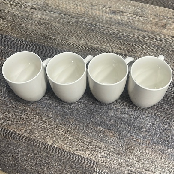 4 porcelain mugs - Picture 1 of 7